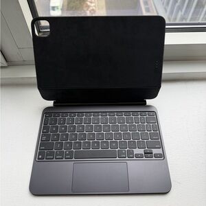 Magic Keyboard for iPad Pro
11-inch (M5) - US English, Pro Pencil & Case